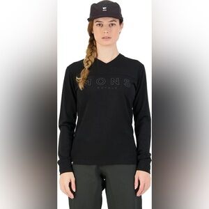 MONS ROYALE Redwood Enduro V-Neck Long Sleeve T-shirt - Women's. Size M.